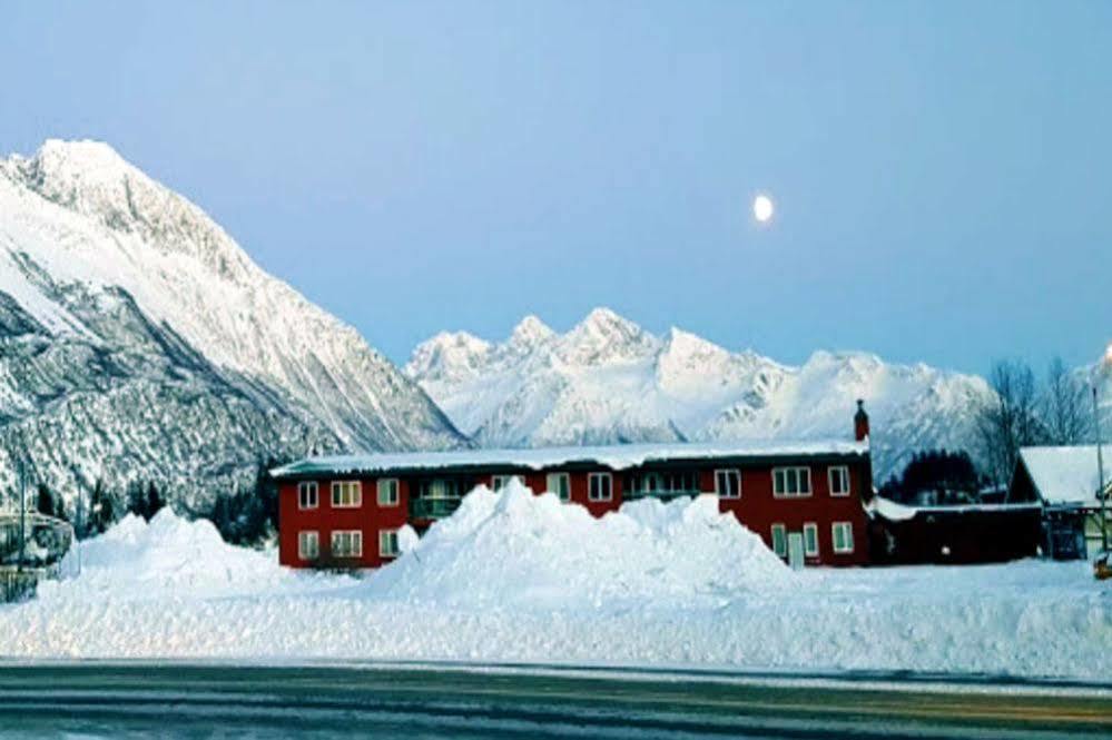 Totem Hotel And Suites Valdez Esterno foto