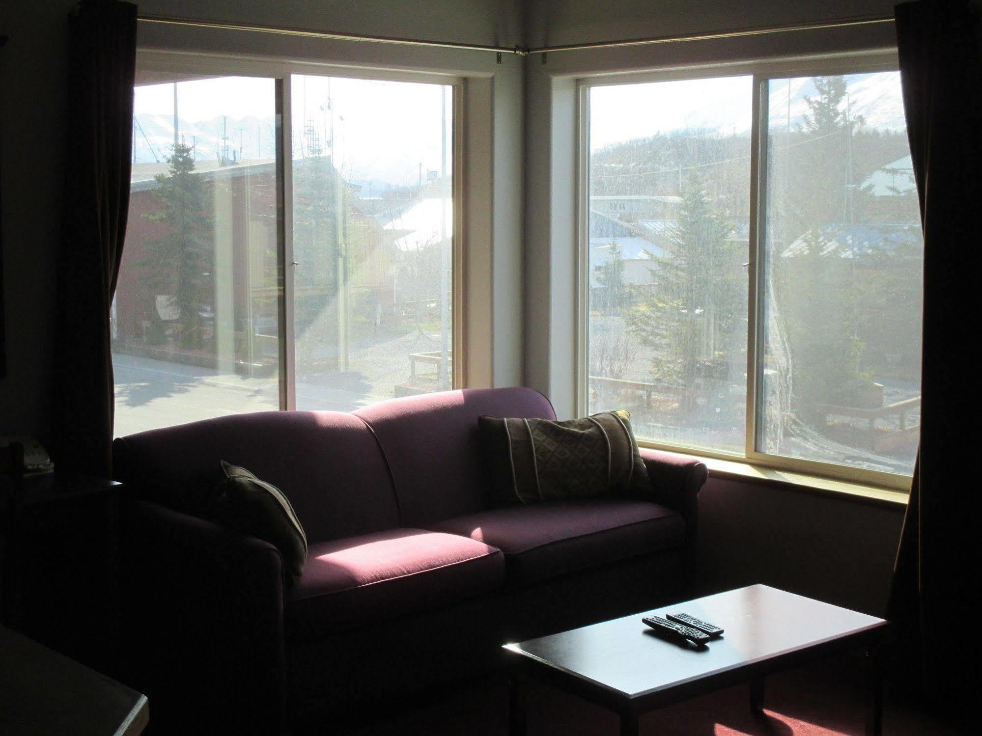 Totem Hotel And Suites Valdez Esterno foto