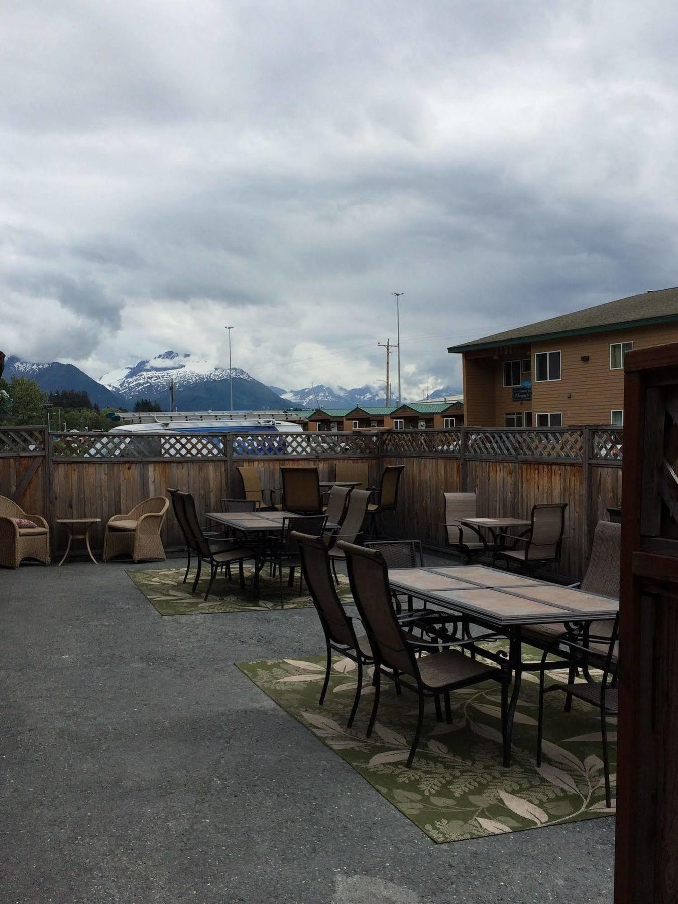 Totem Hotel And Suites Valdez Esterno foto